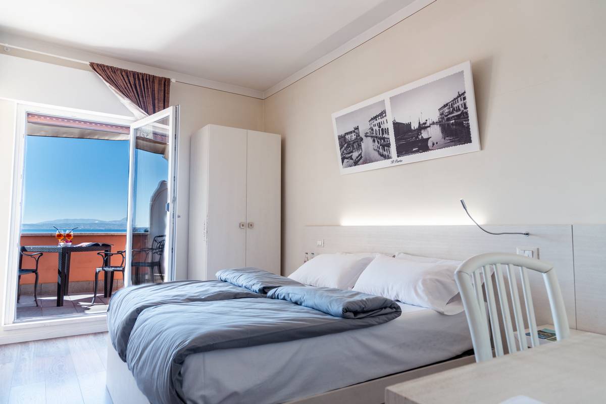 Camere fronte lago Lazise